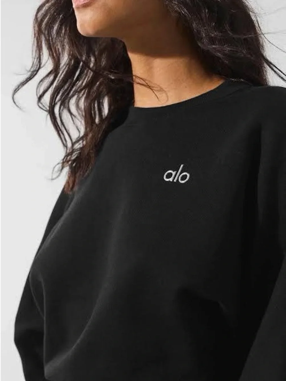 Alo Yoga Women’s Cropped Accolade Crewneck in Black- Small - Picture 3 of 10